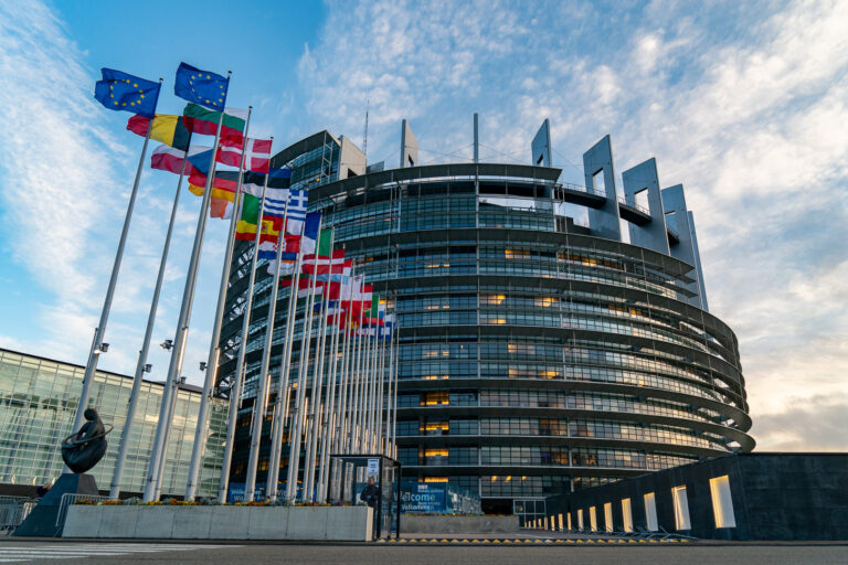 parlamento-europeu-astratrends.com